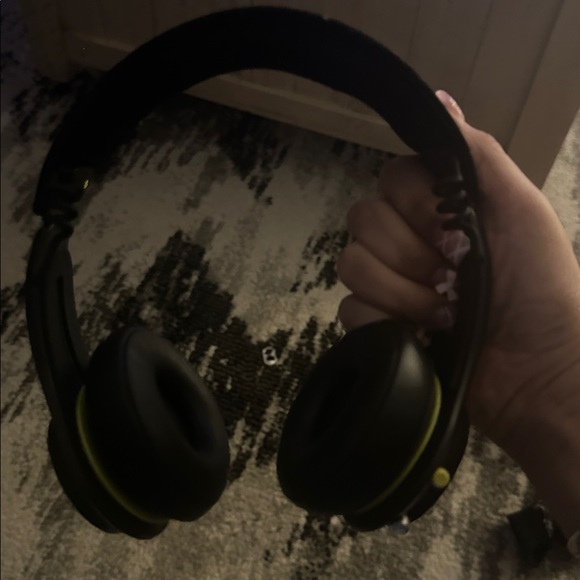 Skullcandy Icon ANC Headphones - Black and Yellow - Picture 3 of 3